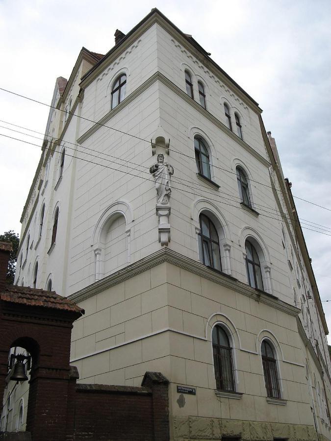 Izuminka V Centre Goroda Lviv Bagian luar foto